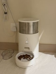貓咪智能自動餵食器