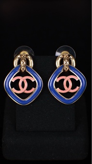 Chanel 22S粉蓝镂空cc耳钉