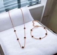 1 Set Perhiasan Wanita Motif Clover Set Perhiasan Kalung Dan Gelang Clover Titanium Anti Karat Luntu