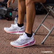 Fortune FuelCell SC Elite V3Carbon fiber marathon running shoes designed for cushioning and durabili