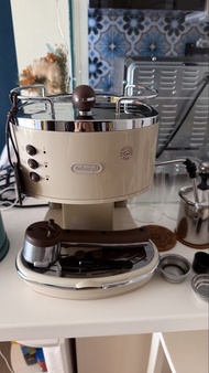 DeLonghi 復古風半自動意式咖啡機 連工具及磨豆機