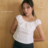 Theremin Betty top เสื้อลูกไม้แขนตุ๊กตาเข้ารูปตกแต่งลูกไม้ (White lace)