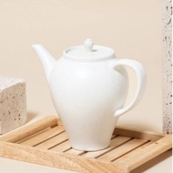 Minimal White Ceramic Teapot 550ml Tea Pot with Stainless Tea Infuser Cozy Home Cafe Kettle