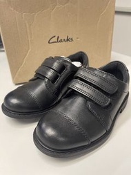 Clarks 幼童黑皮鞋返學鞋