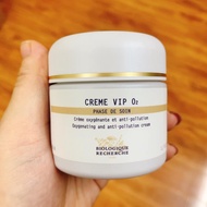 B.R Creme VIP O2 cream helps brighten and tighten skin, helps rejuvenate skin and prevent aging 50ml