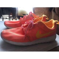 Nike Wmns Roshe Run 慢跑女鞋(尺吋25.5)