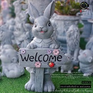 กระต่ายยืนถือป้าย Welcome size L สำหรับตกแต่งบ้านและสวน