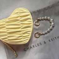 【二手出清】💛CHARLES & KEITH 小CK 愛心 盒子包 單肩包 珍珠 鍊條(黃色)