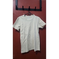 PRELOVED UNIQLO PRELOVED UNIQLO T-SHIRT UNIQLO PRELOVED/