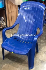 kursi santai sandaran tinggi / kursi santai plastik warna pantai
