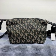 全新閒置品 Calvin Klein 滿版帆布側背包
