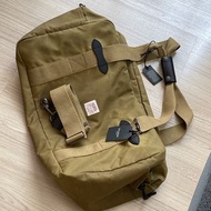 FILSON  — MEDIUM TIN CLOTH DUFFLE BAG DARK TAN