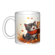 Mug Kopi Musim Gugur dengan 3 Kucing Imut Berkerudung Merah di Tengah Daun Maple Kering