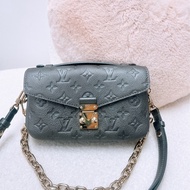 Lv metis pochette east west 灰銀橫版郵差包