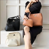 SALE​ถูก​มาก​💥กระเป๋าCHARLES&amp;KEITH​ Trice Metallic Accent Large Hobo Bag​ ขนาด10นิ้ว​ สูง10นิ้ว​/ใบลูก7.5​นิ้ว​ งานแท้หิ้วขึ้นเครื่องได้ทั่วโลก​ กระเป๋าถือ​ กระเป๋าสะพาย​ กระเป๋าผู้หญิง​ กระเป๋าแบรนด์เนม​ CHARLES&amp;KEITH​