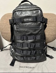 Balenciaga Army Small Backpack，採用黑色皺褶皮革製成