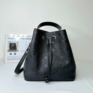 LV NeoNoe MM黑壓花水桶包