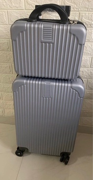 (全新/Brand New) 一套20吋+14吋銀色行李箱/篋，a set of silver luggages 20 inch + 14 inch