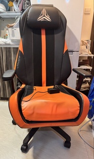 OSIM uThrone 電競按摩椅