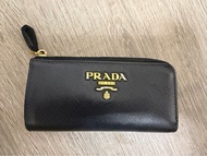 Prada 鎖匙散銀包