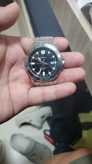 手表是卡西欧（Casio）的石英腕表，具体型号为 MTP-VD01D-1EVUDF（或 MTP-VD01D-1E）。