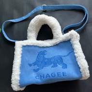 Chagee Elegance Plush Handbag | 霸王茶姬 绮韵毛绒手拎包