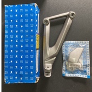 STEP HOLDER REAR RH SIDE (KANAN BELAKANG) NS200 PULSAR BAJAJ