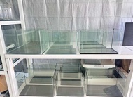 ตู้เลี้ยงปลากระจกมุมโค้ง เจียรริมกระจกระบบคอมฯ ซิลิโคนดำ ขนาด 15x30x20 cm (12 นิ้ว) ขนาด 17x35x22 cm