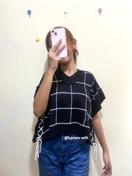 Rajutania Outfit Salvia Rompi Vest Rajut Wanita Motif Kotak Tali Samping Hitam Putih