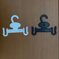 GANTUNGAN Small sandal hanger flip-flop hanger/ flip-flop hanger/ White and black flip-flop Display 