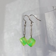 螢光衝擊 / 冰滴系列 / 垂墜式樹脂耳環 / 單隻