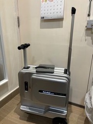 Airwheel Robot 智能行李箱