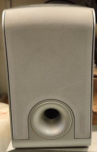 B&W 超低音喇叭
Bowers & Wilkins subwoofer speaker