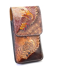 Chinatown Leather กระเป๋าหนังวัวแท้ร้อยเข็มขัดฝาตั้งตอกลาย iPhone6-7 พลัส นกเหยี่ยว