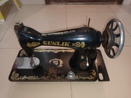 SUNLIK 新力牌 古董黑色雕花手搖縫紉機/衣車機頭 舊時代經典珍藏