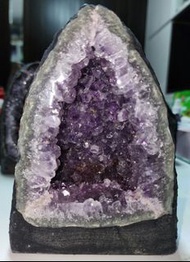 💌已結緣💌🔮超極品🔮天然烏拉圭小晶洞 桌面小紫晶洞/彩晶洞 烏拉圭紫彩晶洞 紫黃晶洞 水晶簇帶洞  （可放水晶手串消磁淨化）