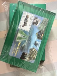 香港郵政發行新舊機場郵票紙鎮