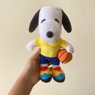 Boneka Karakter Snoopy Basketball size 25cm Original / Boneka Snoopy