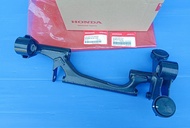 ชุดหูยึดเครื่องยนต์แท้HONDA PCX160 ปี2021-2024 อะไหล่แท้ศูนย์HONDA()1ชิ้น