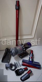 Dyson V11 Fluffy 香港行貨 強力吸塵機 (氣旋或需更換) 跟3x吸頭/ 1x長管/ 1x火牛/ 1x專用充電座連配件收納夾