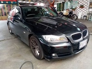 2010年 BMW 320i 2.0 總代理《黑配黑》