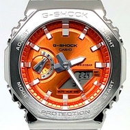 卡西歐 G-SHOCK 手錶 GM-2110D-4A 橡木金屬款八角形錶殼 雙 LED 照明 銀色/橙色指針/數位雙顯 2024 年 9 月發布