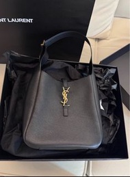 YSL LE5A7 日常休閒 Hobo 單肩包 黑色 小號