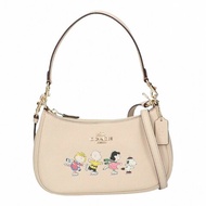 【COACH】史努比聯名款皮革肩斜背兩用彎月包-米白