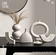 Ceramic vase (HKD 120-300)