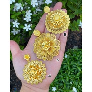 Gold Flower Pendant With Openwork Pattern Comparable To 2 Baht.size By Time 5.5*5.5cm Detailed Work 
