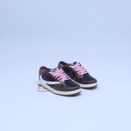 SNEAKER KEYCHAIN 3D AJ1 LOW X TRAVIS SCOTT MOCHA PINK ROPE. GANTUNGAN