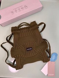 PLEATS MaMa 卡其背包