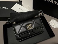 Chanel 19 woc mini