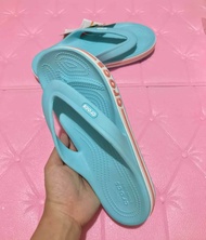 11 New arrival colours Crocs LiteRide Flip รองเท้าCrocs แตะหนีบ รองเท้ากำลังฮิต รองเท้าเบาพื้นนิ่มใส